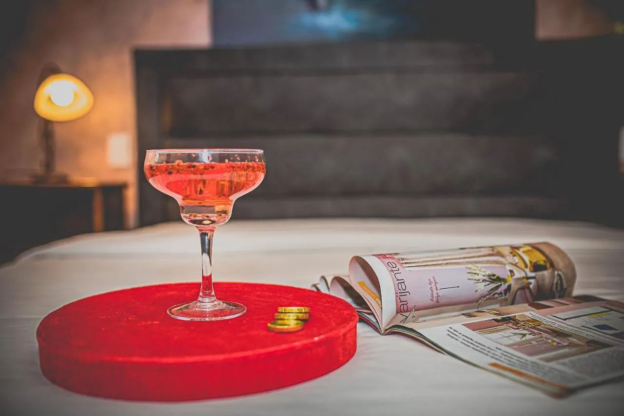 Theatre Luxury Rooms Split Alojamento de Acomodação e Pequeno-almoço