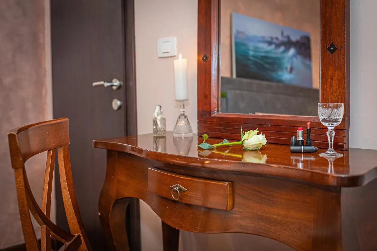 Theatre Luxury Rooms Σπλιτ 4*,