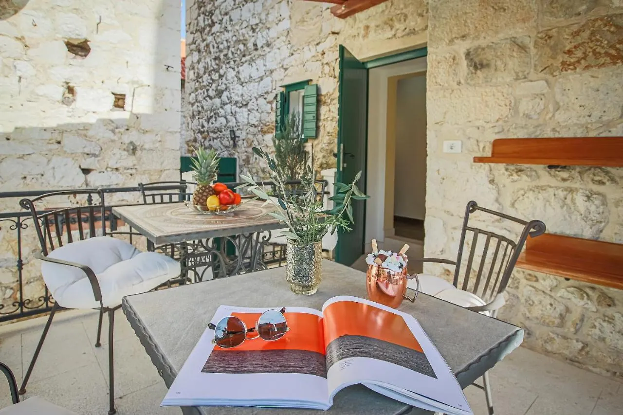 Theatre Luxury Rooms Σπλιτ Bed and Breakfast
