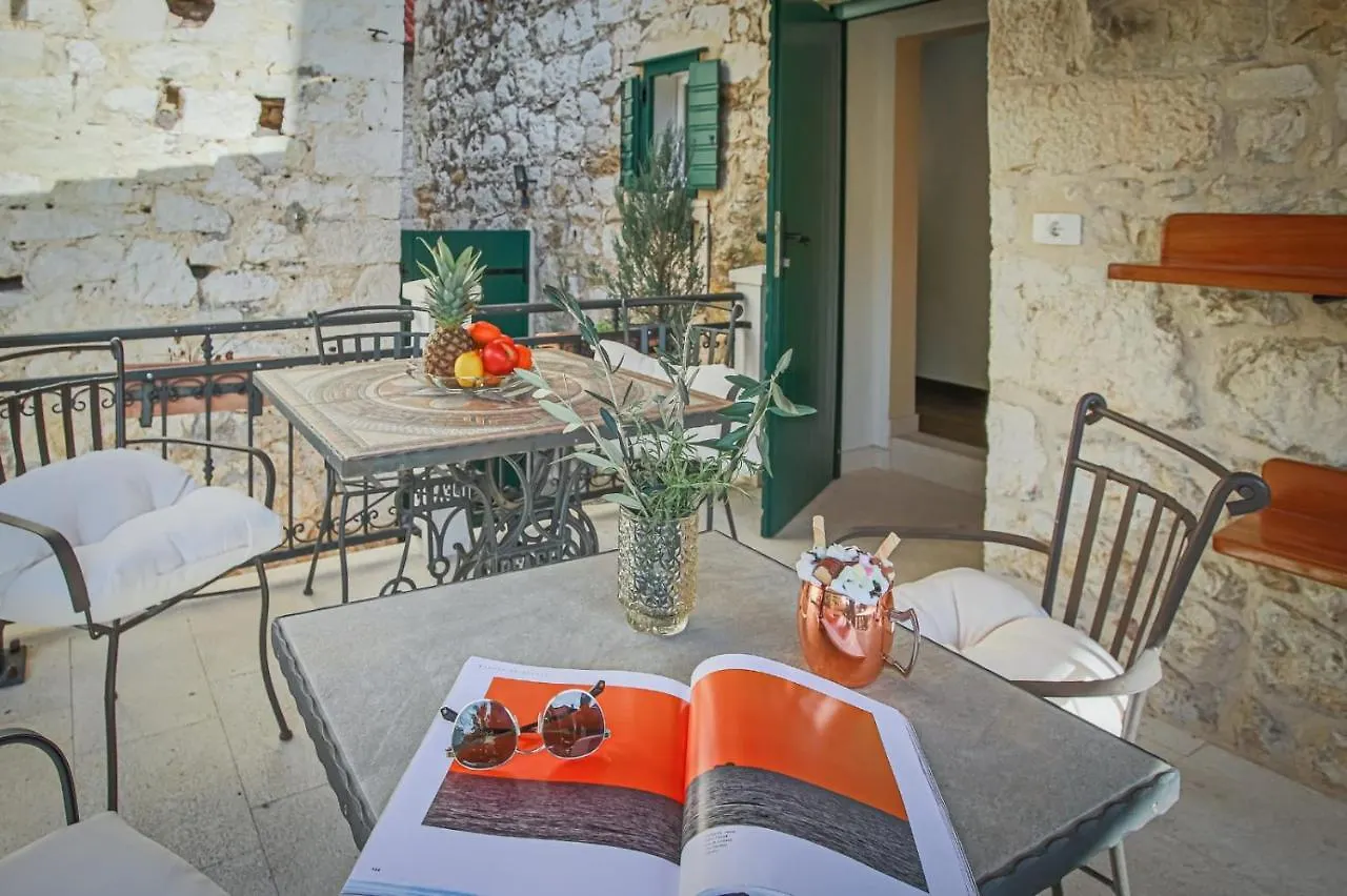 Theatre Luxury Rooms Σπλιτ Bed and Breakfast