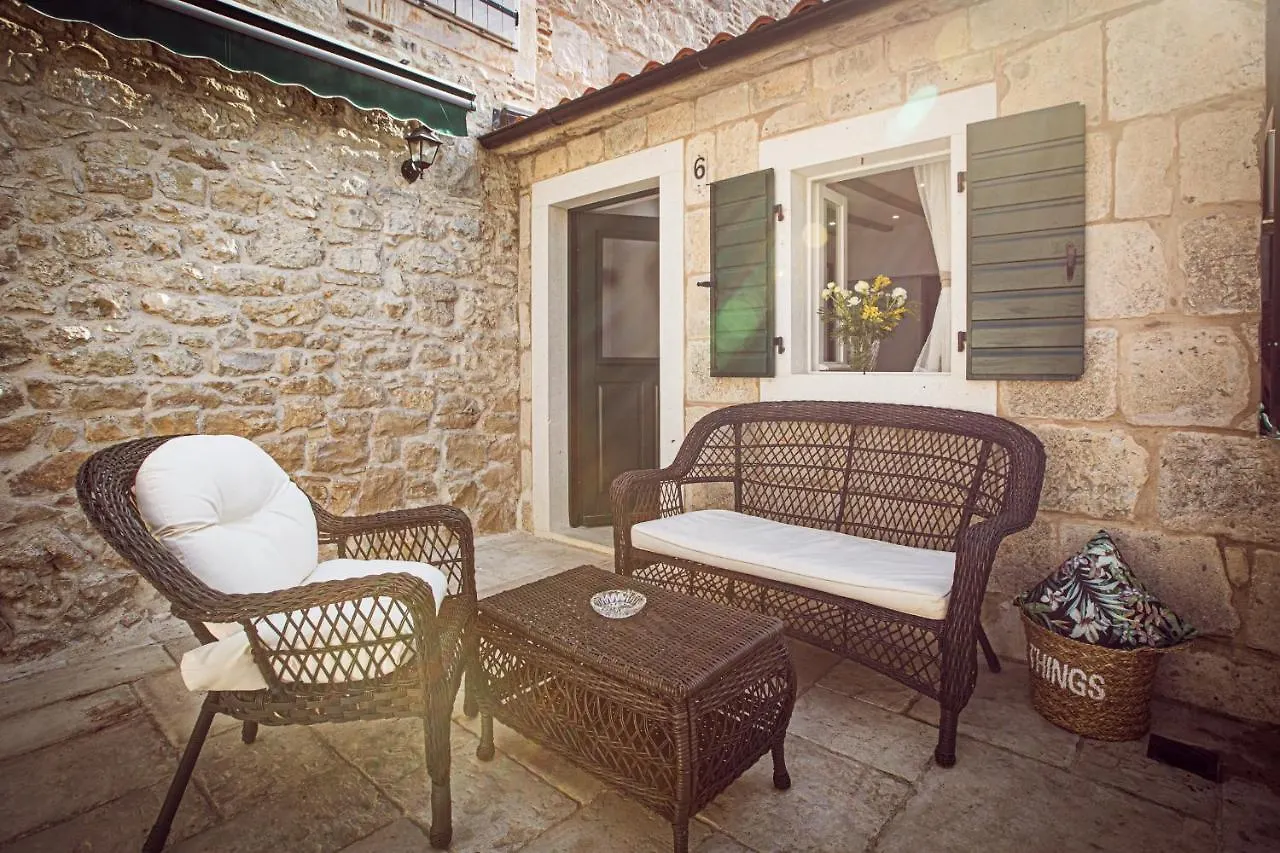 Theatre Luxury Rooms Σπλιτ 4*,